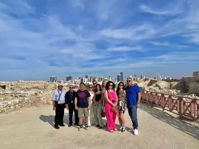 Bahrain Cruise Bus Tour: Fort & Manama Souq at Your Pace in Manama — experience image 2 of 15