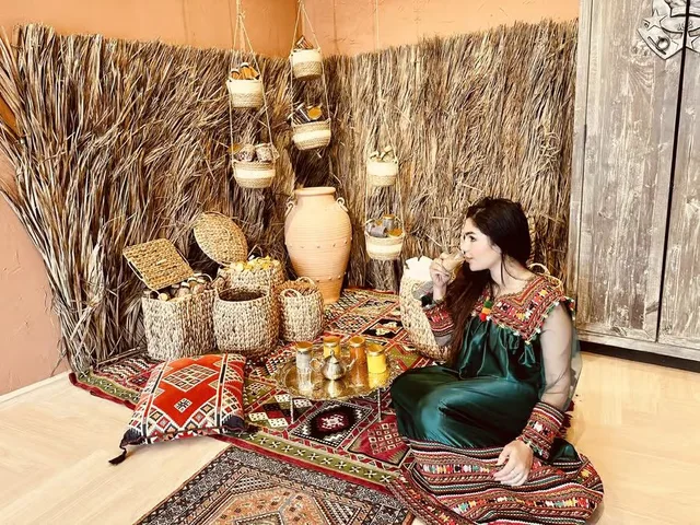 Old Dubai Walking Tour: Souks, Local Tastings & Abra Crossing in Dubai — experience image 8 of 19