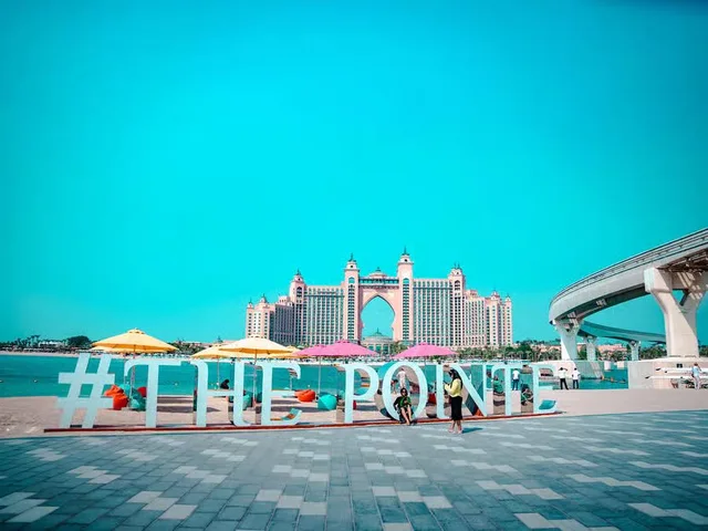 Dubai Day Tour from Abu Dhabi: Palm, Old Dubai & Dubai Mall in Abu Dhabi — experience image 8 of 10