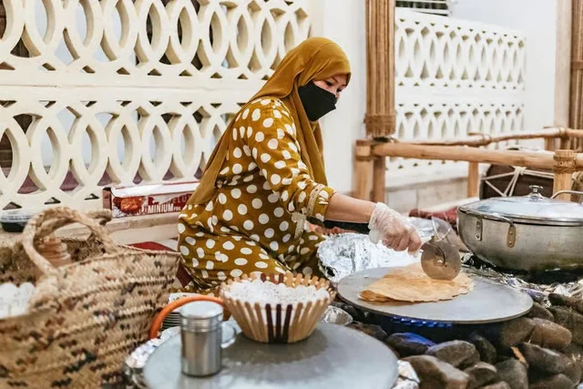 Old Dubai Premium Food Tour: Al Khayma, Souks & Abra Ride in Dubai — experience image 20 of 25