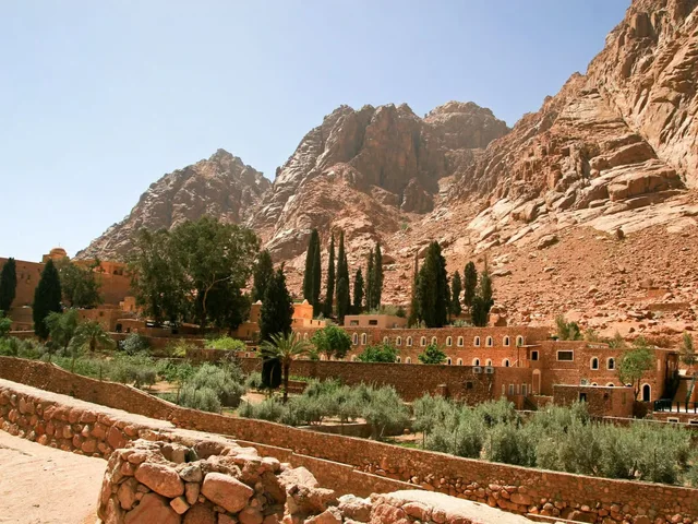 Mount Sinai Sunrise Trek & Monastery from Sharm in Sharm El Sheikh — experience image 3 of 10