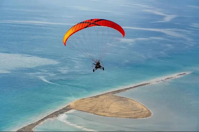 Sealine Paratrike Flight from Doha: 20–40 Minute Options in Doha — experience image 6 of 7