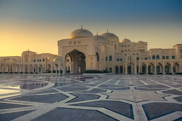 Abu Dhabi City Tour: Grand Mosque, Qasr Al Watan & Etihad Towers in Abu Dhabi — experience image 2 of 15