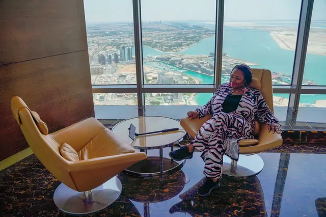 Abu Dhabi City Tour: Grand Mosque, Qasr Al Watan & Etihad Towers in Abu Dhabi — experience image 10 of 15