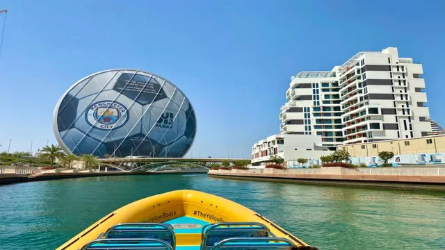 Yas Island Speedboat Tour Abu Dhabi: 45-Minute Sightseeing in Abu Dhabi — experience image 9 of 11