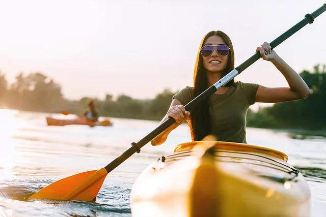 Reem Central Park Abu Dhabi: Two-Hour Guided Kayak Tour in Abu Dhabi — experience image 5 of 12