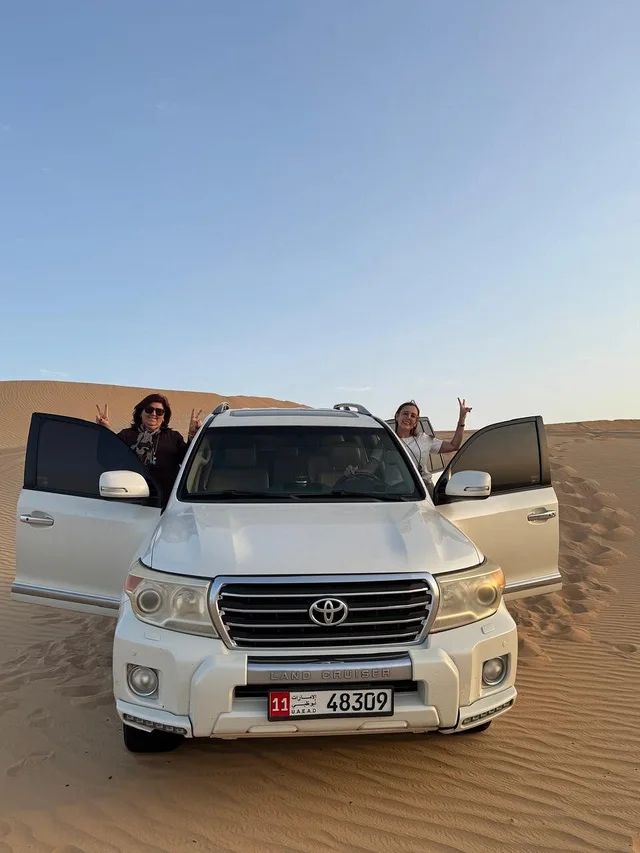 Abu Dhabi Evening Desert Safari with BBQ Dinner & Shows in Abu Dhabi — experience image 16 of 19