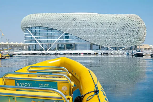 Yas Island Speedboat Tour Abu Dhabi: 45-Minute Sightseeing in Abu Dhabi — experience image 8 of 11