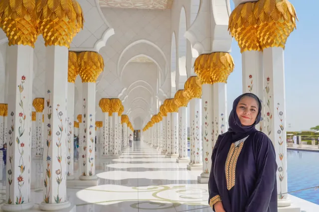 Abu Dhabi City Tour: Grand Mosque, Qasr Al Watan & Etihad Towers in Abu Dhabi — experience image 6 of 15
