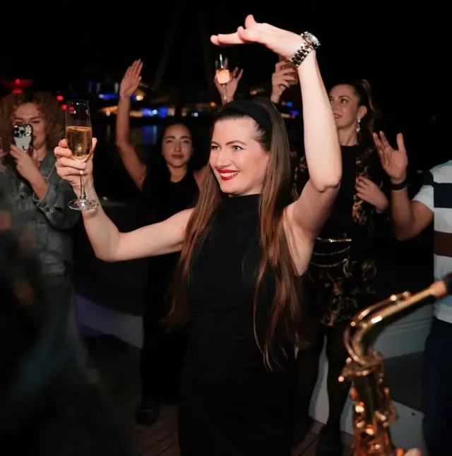 Dubai Marina Yacht Party: Four Hours, BBQ, Open Bar & Live DJ in Dubai — experience image 12 of 21