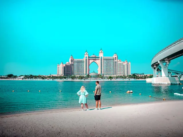 Dubai Day Tour from Abu Dhabi: Palm, Old Dubai & Dubai Mall in Abu Dhabi — experience image 3 of 10