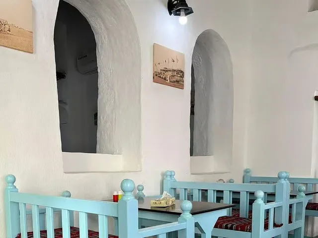 Manama Souq Food Tour: Bahraini Tastings & Guided Walk in Manama — experience image 2 of 11