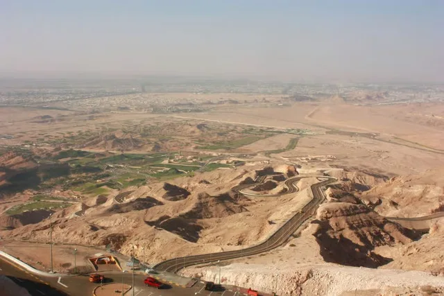 Al Ain City Tour: Oasis, Al Jahili Fort & Jebel Hafeet in Al Ain — experience image 3 of 13