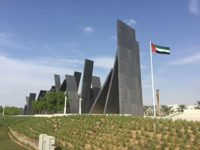 Sheikh Zayed Grand Mosque & Wahat Al Karama Guided Visit in Abu Dhabi — experience image 3 of 4