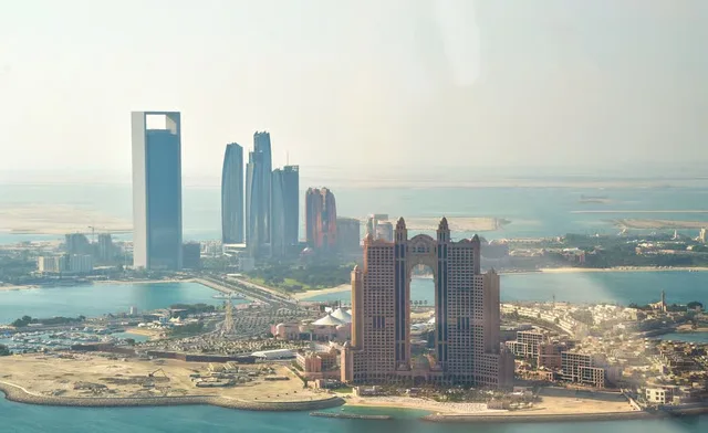 Abu Dhabi Helicopter Tour: Shared 30-Minute Scenic Flight in Abu Dhabi — experience image 9 of 9