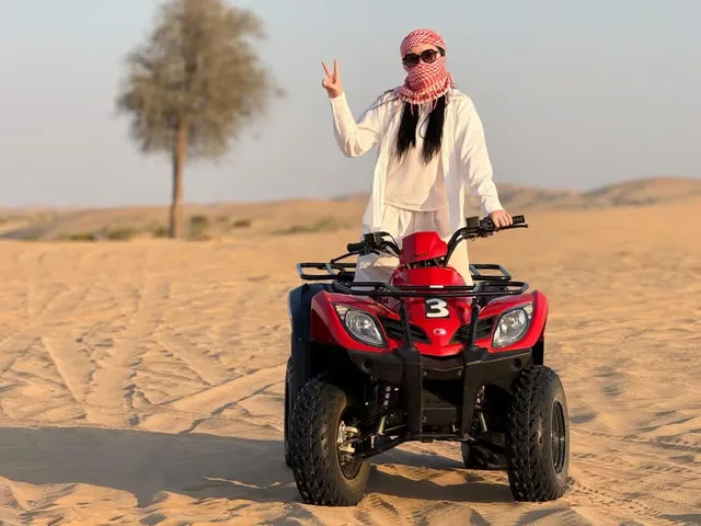 Abu Dhabi Evening Desert Safari with Quad Bike & BBQ in Abu Dhabi — experience image 7 of 12