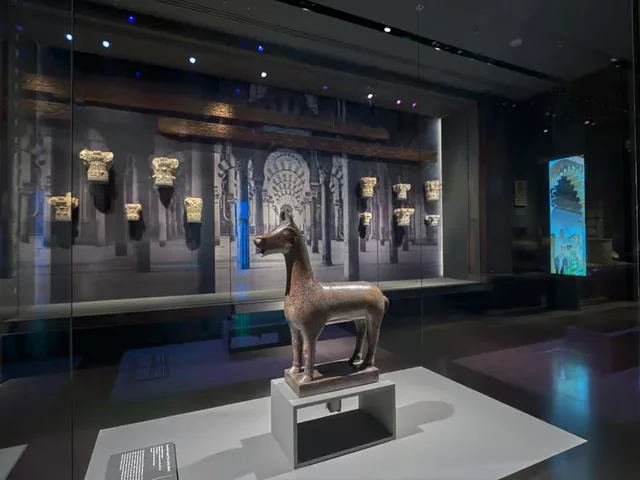 Museum of Islamic Art Doha Tickets: Galleries & Waterfront in Doha — experience image 14 of 14