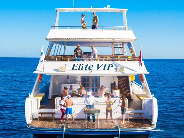 Hurghada Elite VIP Cruise with Snorkeling & Seafood Lunch — photo 6