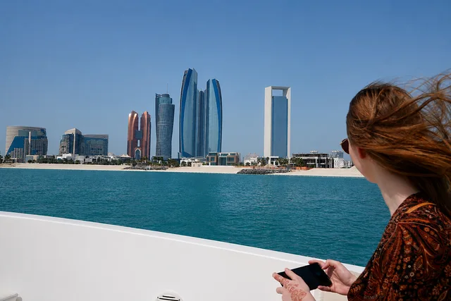 Abu Dhabi Island-Hopping Cruise: Four Hours from Al Bateen in Abu Dhabi — experience image 3 of 12