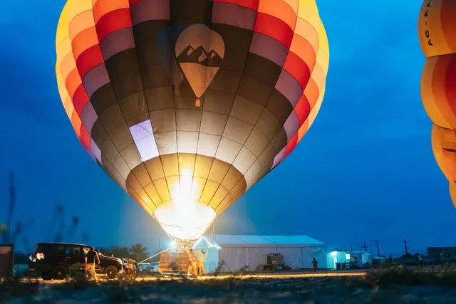 Dubai Sunrise Hot Air Balloon with Breakfast & Camel Ride in Dubai — experience image 15 of 18