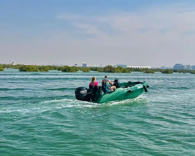 Yas Island Self-Drive Boat Rental: Private One-Hour Option in Abu Dhabi — experience image 8 of 16