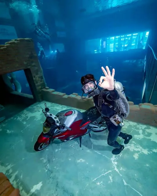 Deep Dive Dubai Sunken City Walk: Guided Underwater Experience in Dubai — experience image 4 of 9