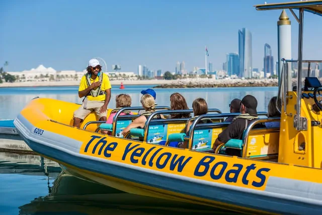 Yas Island Speedboat Tour Abu Dhabi: 45-Minute Sightseeing in Abu Dhabi — experience image 10 of 11