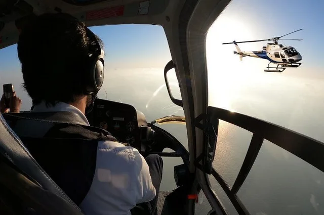Dubai Helicopter Tour from Atlantis: Palm Jumeirah Sightseeing in Dubai — experience image 9 of 16
