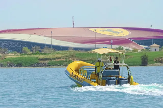 Yas Island Speedboat Tour Abu Dhabi: 45-Minute Sightseeing in Abu Dhabi — experience image 6 of 11
