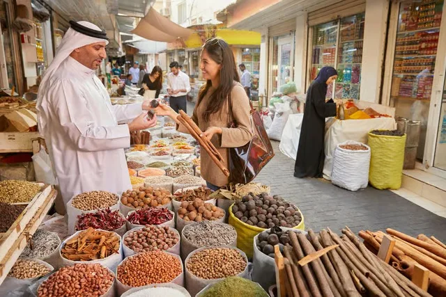 Manama Evening Walking Tour: Bab Al Bahrain & Souq in Manama — experience image 9 of 10