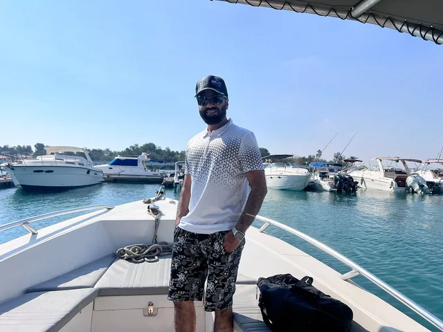 Jarada Island Private Boat Trip from Bahrain: 3 or 6 Hours in Manama — experience image 8 of 12