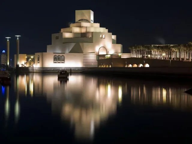 Museum of Islamic Art Doha Tickets: Galleries & Waterfront in Doha — experience image 2 of 14