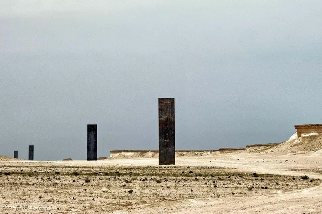 West Qatar Tour from Doha: Zekreet & Richard Serra in Doha — experience image 4 of 17