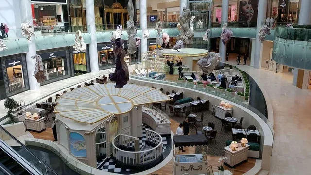 Abu Dhabi Shopping Tour: Traditional Souqs & Modern Malls in Abu Dhabi — experience image 7 of 16