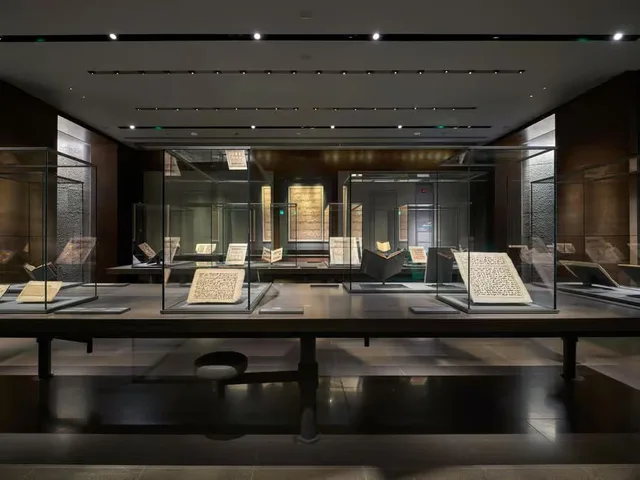 Museum of Islamic Art Doha Tickets: Galleries & Waterfront in Doha — experience image 9 of 14