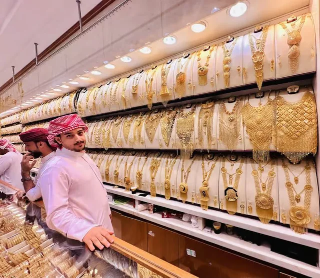 Old Dubai Walking Tour: Souks, Local Tastings & Abra Crossing in Dubai — experience image 6 of 19