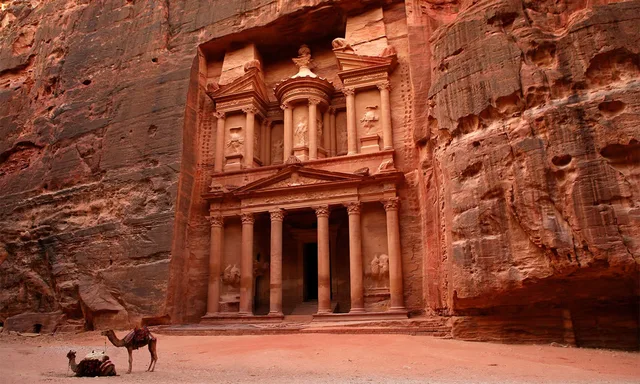 Petra Day Trip from Taba: Ferry, Siq & Treasury in Taba — experience image 17 of 18