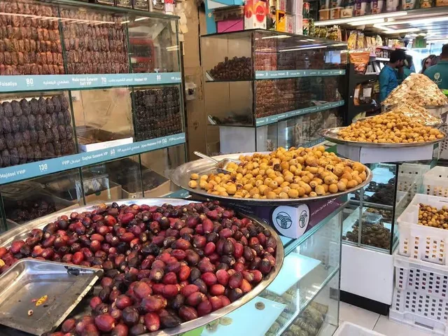 Abu Dhabi Shopping Tour: Traditional Souqs & Modern Malls in Abu Dhabi — experience image 3 of 16
