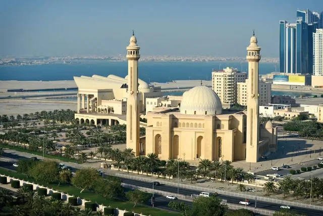 Bahrain Cruise Shore Tour with National Museum: Full Day in Manama — experience image 5 of 15