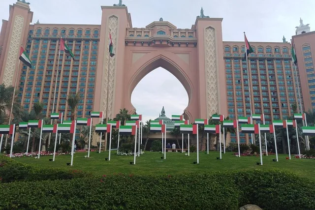 Private Dubai City Tour with Chauffeur & Guide: Six Hours in Dubai — experience image 6 of 7