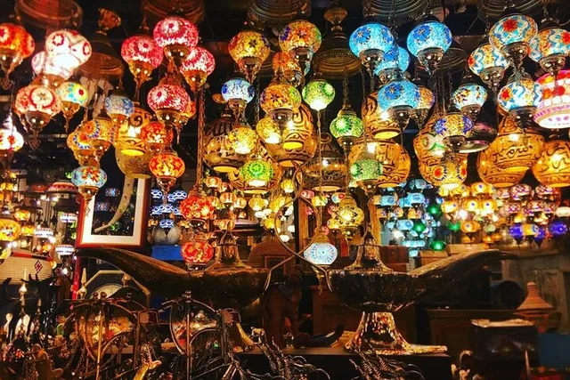 Manama Evening Walking Tour: Bab Al Bahrain & Souq in Manama — experience image 4 of 10
