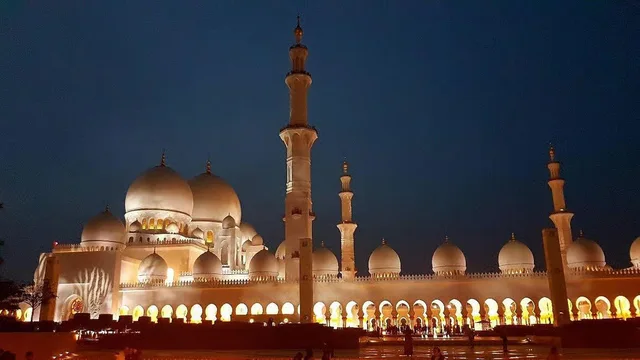 Abu Dhabi Evening City Tour with Corniche Sunset Walk in Abu Dhabi — experience image 4 of 8
