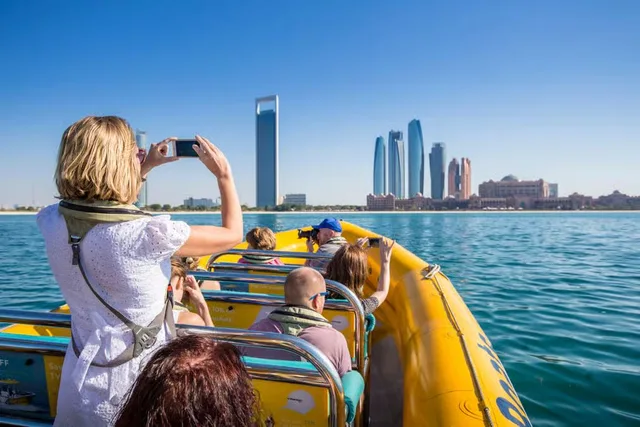 Yas Island Speedboat Tour Abu Dhabi: 45-Minute Sightseeing in Abu Dhabi — experience image 5 of 11