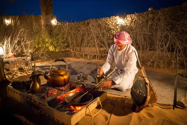 Dubai Heritage Desert Safari by Vintage Land Rover with Dinner in Dubai — experience image 14 of 26