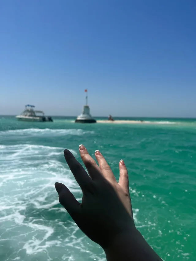 Jarada Island Private Boat Trip from Bahrain: 3 or 6 Hours in Manama — experience image 12 of 12