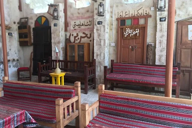 Manama Evening Walking Tour: Bab Al Bahrain & Souq in Manama — experience image 6 of 10
