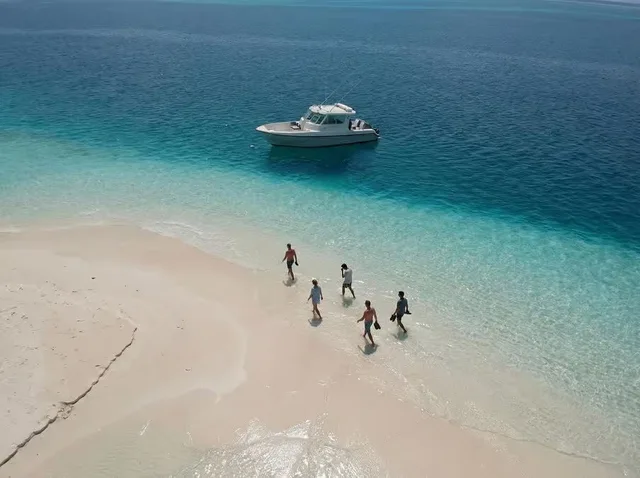 Abu Dhabi Private Island Adventure: Beach & Water Sports Options in Abu Dhabi — experience image 2 of 4