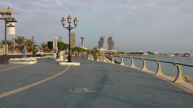 Abu Dhabi Shopping Tour: Traditional Souqs & Modern Malls in Abu Dhabi — experience image 9 of 16