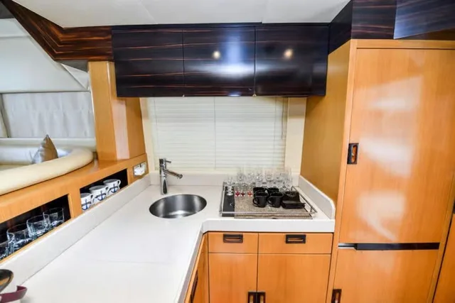 Private Yacht Rental Dubai Marina: Two, Three or Four Hours in Dubai — experience image 8 of 10