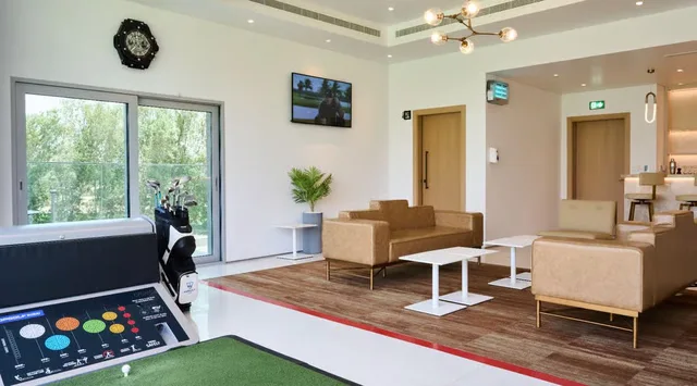 Topgolf Dubai: One-Hour Bay for Up to Six Players in Dubai — experience image 3 of 5